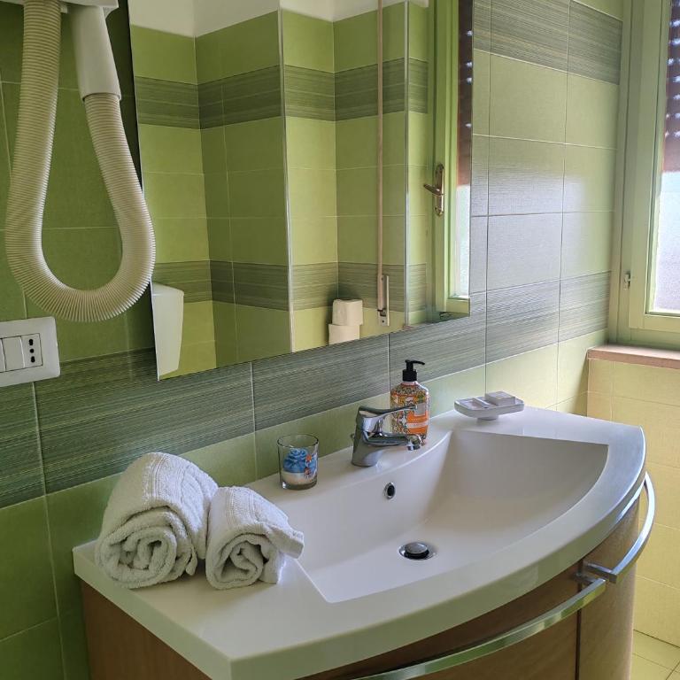 Levante - Deluxe Triple Room with Sea View - 3