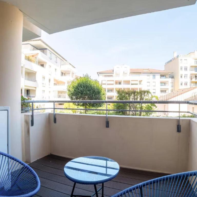 Appartement moderne avec terrasse et parking - Appartement - 8