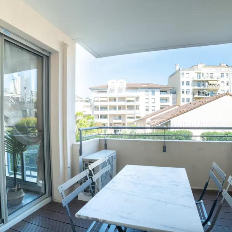 Appartement moderne avec terrasse et parking - Appartement - 17