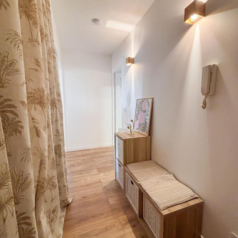 Appartement lumineux 2 chambres, loggia, place de parking - Two-Bedroom Apartment - 6