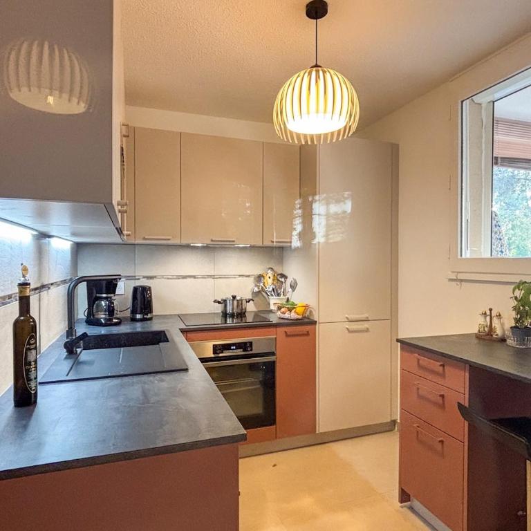 Appartement lumineux 2 chambres, loggia, place de parking - Two-Bedroom Apartment - 7