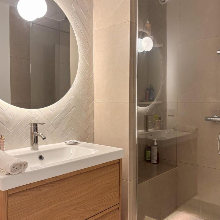 Appartement lumineux 2 chambres, loggia, place de parking - Two-Bedroom Apartment - 11