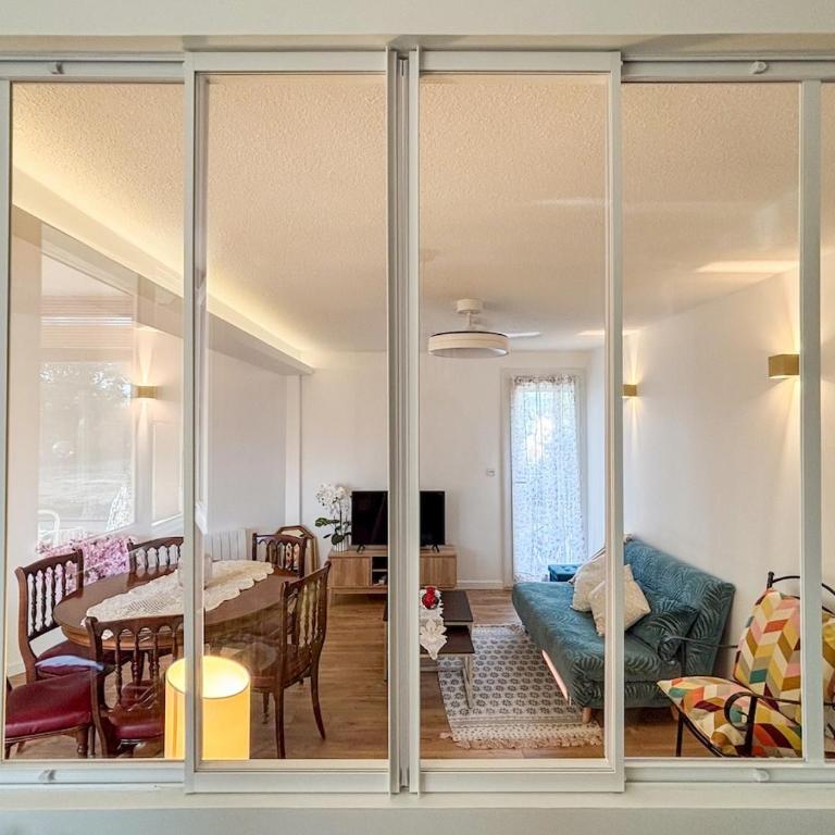 Appartement lumineux 2 chambres, loggia, place de parking - Two-Bedroom Apartment - 15