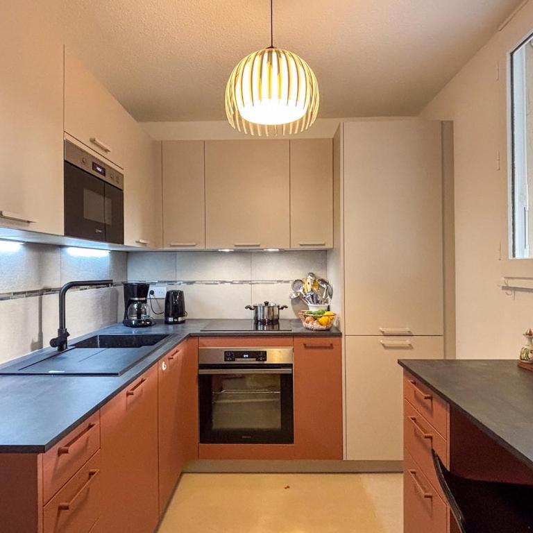 Appartement lumineux 2 chambres, loggia, place de parking - Two-Bedroom Apartment - 17