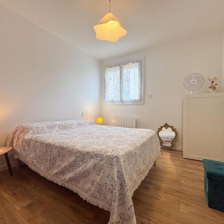 Appartement lumineux 2 chambres, loggia, place de parking - Two-Bedroom Apartment - 20