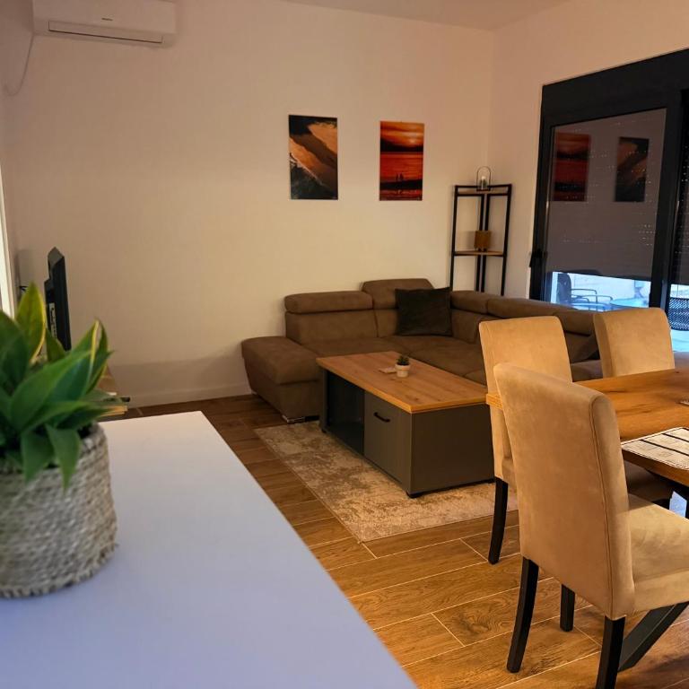 Morea Apartments - Apartman s 2 Spavaće Sobe sa Balkonom i Terasom - 1
