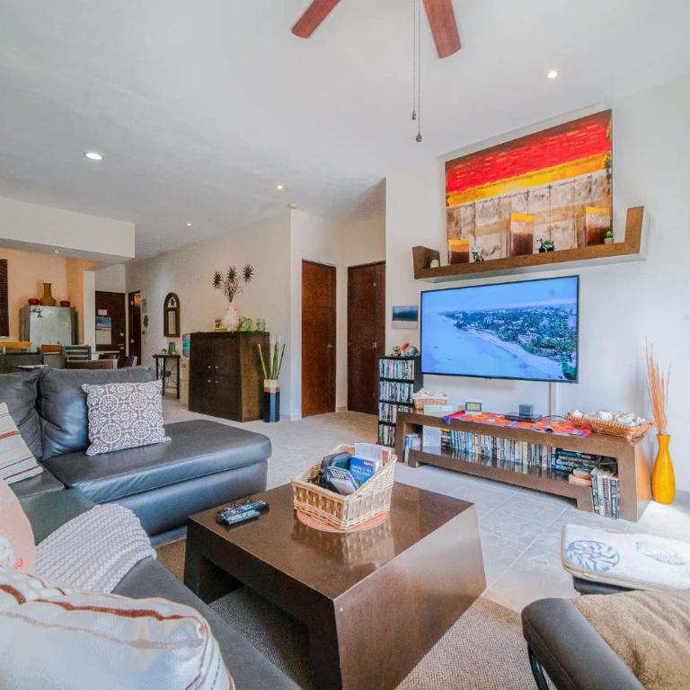 Penthouse 2BR Private Jacuzzi - 3 Blocks to Beach - Appartement 2 Chambres - 4