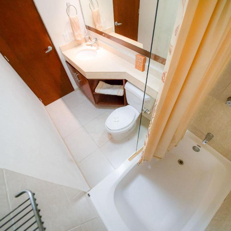 Penthouse 2BR Private Jacuzzi - 3 Blocks to Beach - Appartement 2 Chambres - 25