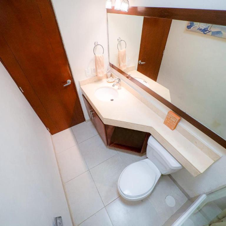 Penthouse 2BR Private Jacuzzi - 3 Blocks to Beach - Appartement 2 Chambres - 28