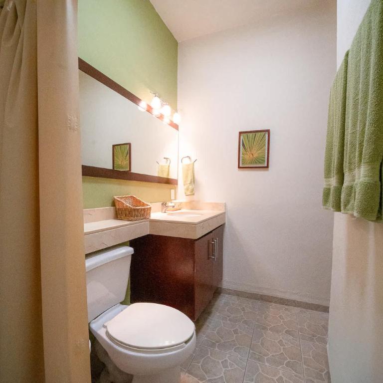 Penthouse 2BR Private Jacuzzi - 3 Blocks to Beach - Appartement 2 Chambres - 36