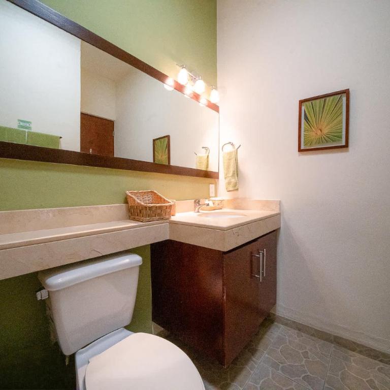 Penthouse 2BR Private Jacuzzi - 3 Blocks to Beach - Appartement 2 Chambres - 41