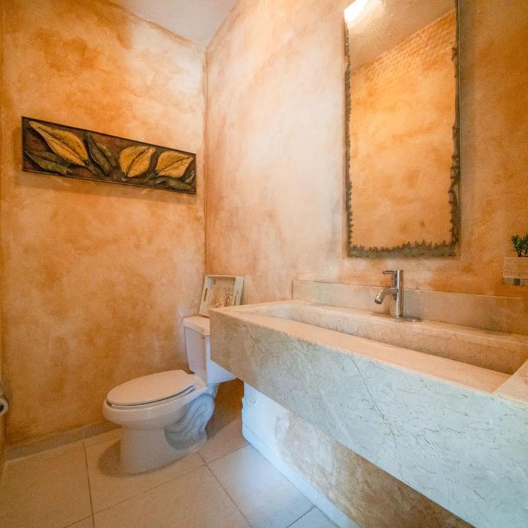 Penthouse 2BR Private Jacuzzi - 3 Blocks to Beach - Appartement 2 Chambres - 43