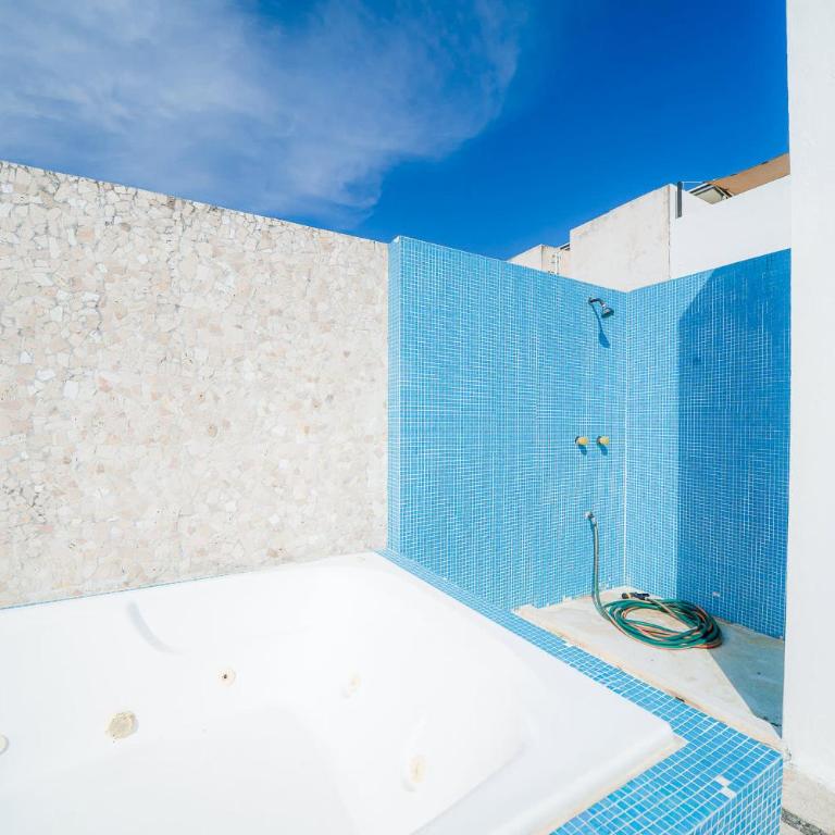 Penthouse 2BR Private Jacuzzi - 3 Blocks to Beach - Appartement 2 Chambres - 61