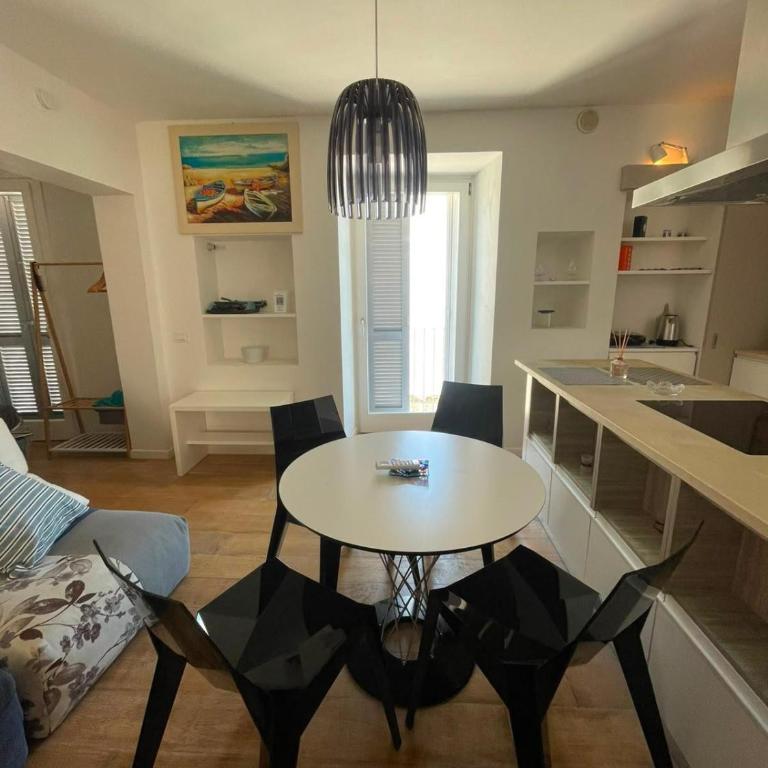 Noah Suite & Apartments - King Room with Sea View - 24