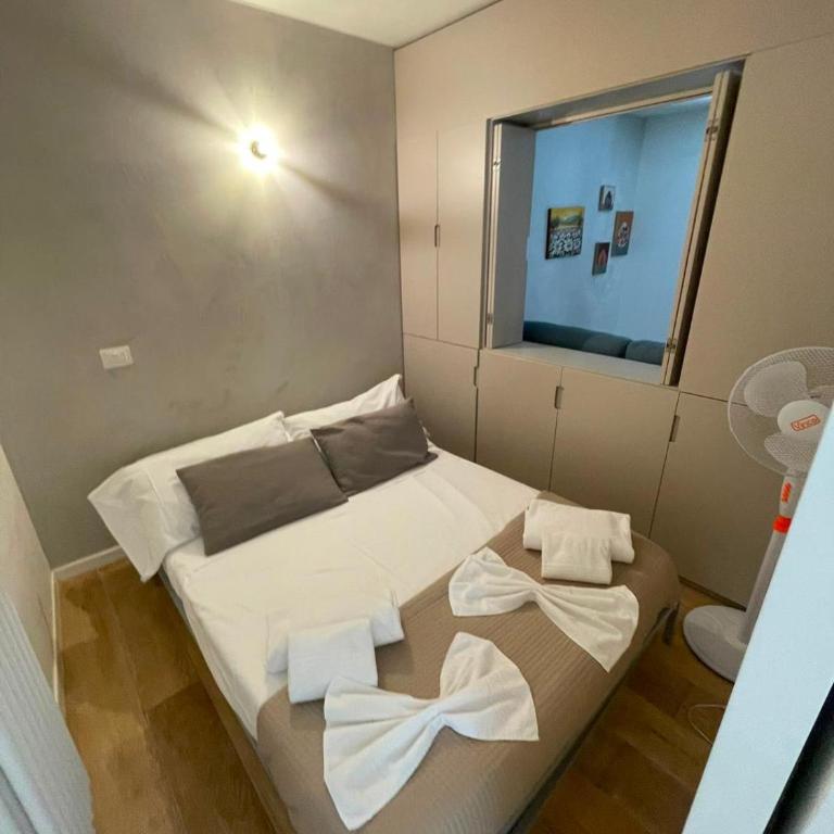 Noah Suite & Apartments - King Room with Sea View - 25
