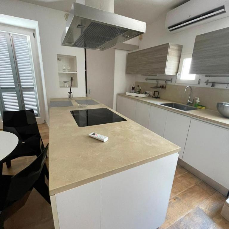 Noah Suite & Apartments - King Room with Sea View - 27