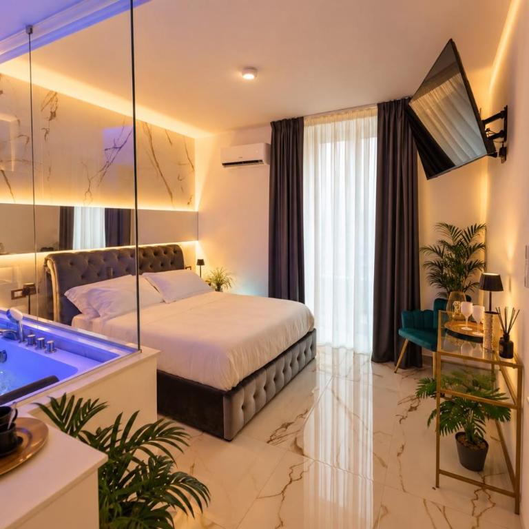 BELLINI JACUZZI SUITE Catania - Camera King con Balcone - 9