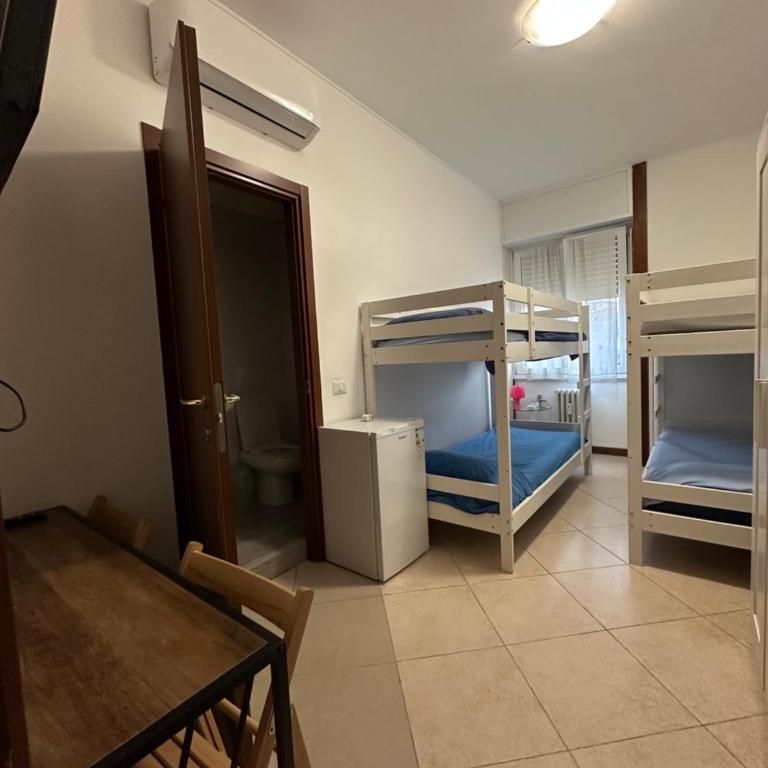 Gigli, rooms con cucina in comune e terrazza - Camera Quadrupla con Bagno Privato - 1
