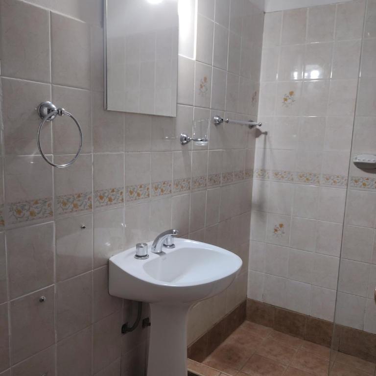 Hotel El Montañes - Habitación Doble con baño privado - 3