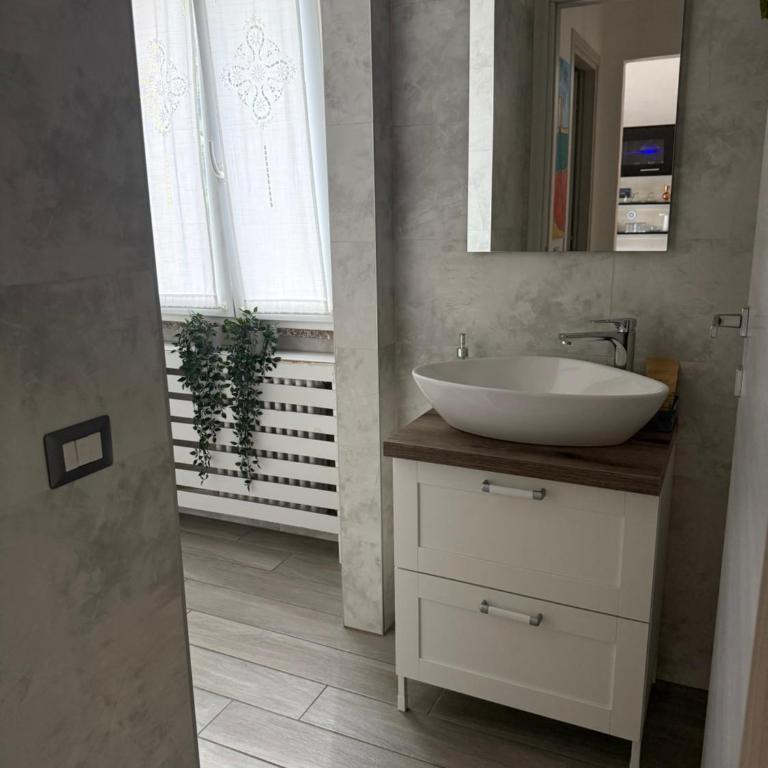 Casa L'Aquila - Camera Matrimoniale con Bagno in Comune - 8
