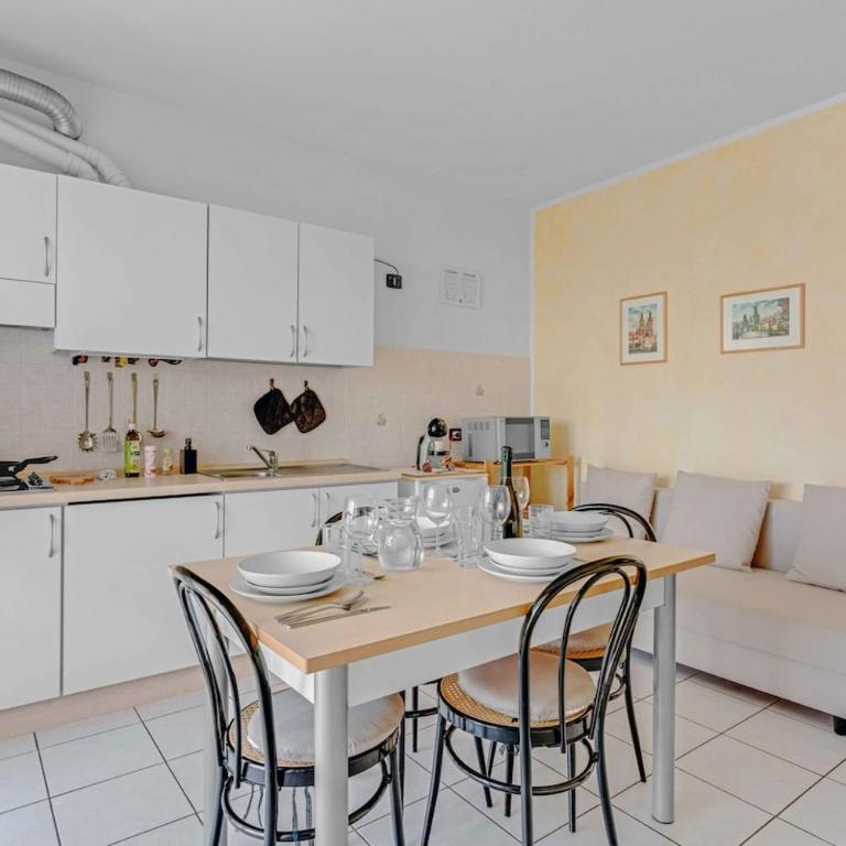 - Piscina e parcheggio - Casa a pochi passi dal Lago - One-Bedroom Apartment with Pool View - 15