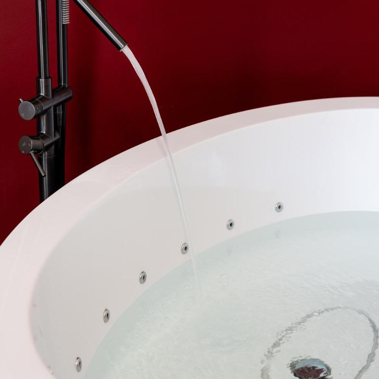 Tredici Boutique Rooms - Suite Deluxe con Vasca Idromassaggio - 9