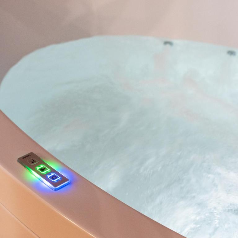 Tredici Boutique Rooms - Deluxe Suite mit Whirlpool-Badewanne - 9