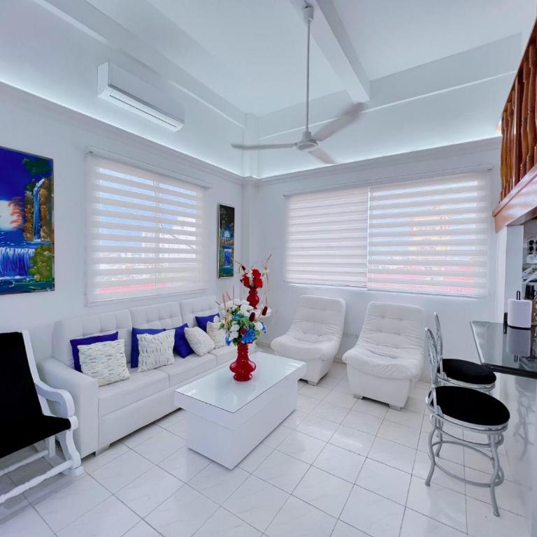 Charming three-bedroom apartment located in the historic walled city center of Cartagena - Three-Bedroom Apartment - 8