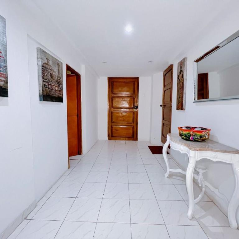 Charming three-bedroom apartment located in the historic walled city center of Cartagena - Three-Bedroom Apartment - 9