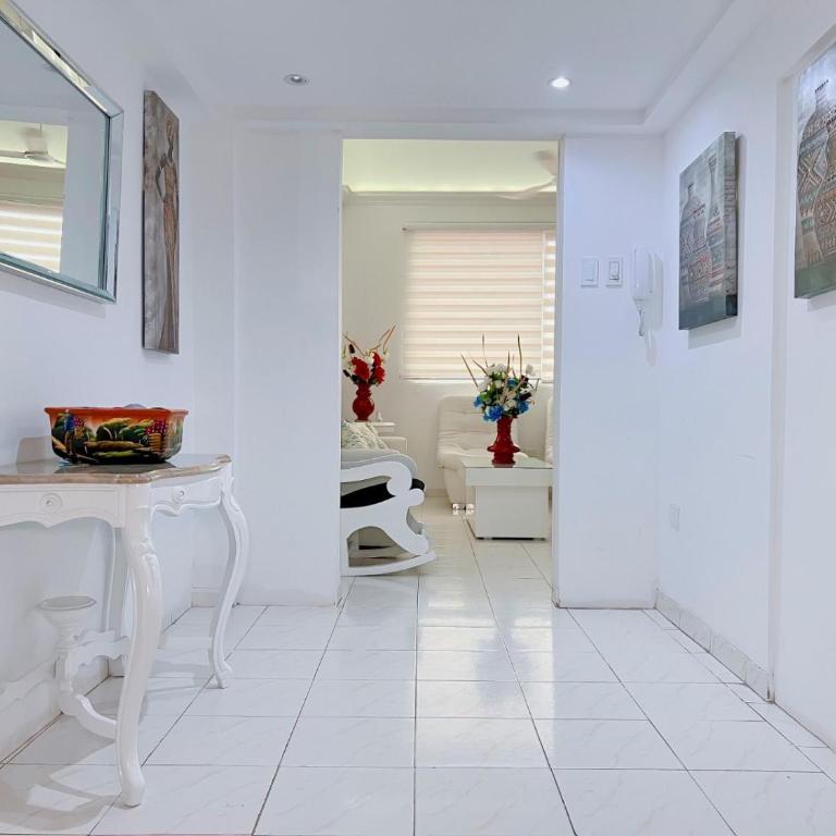 Charming three-bedroom apartment located in the historic walled city center of Cartagena - Three-Bedroom Apartment - 11