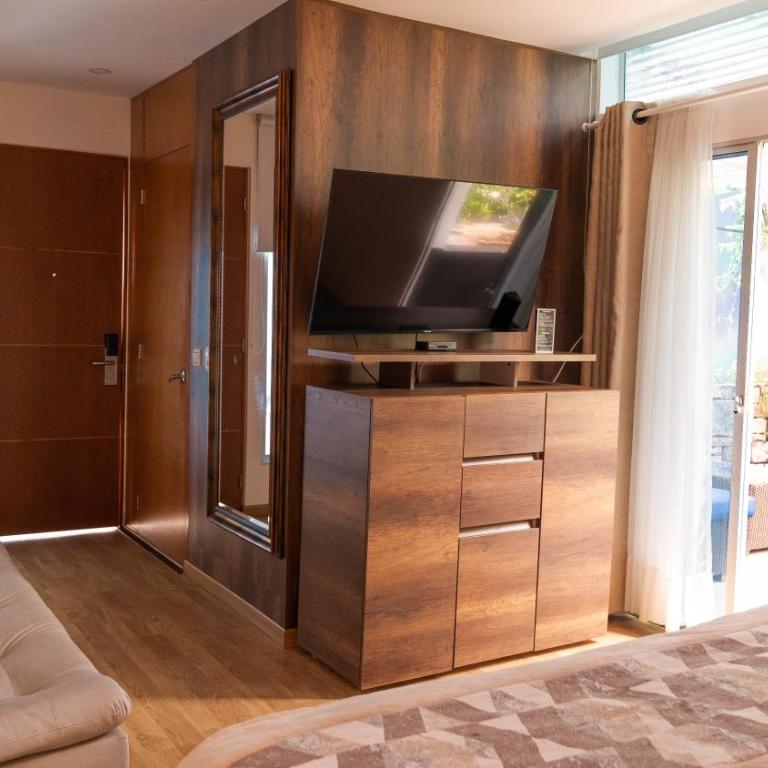 Libertg Hotels Medellin - Suite con bañera de hidromasaje - 7