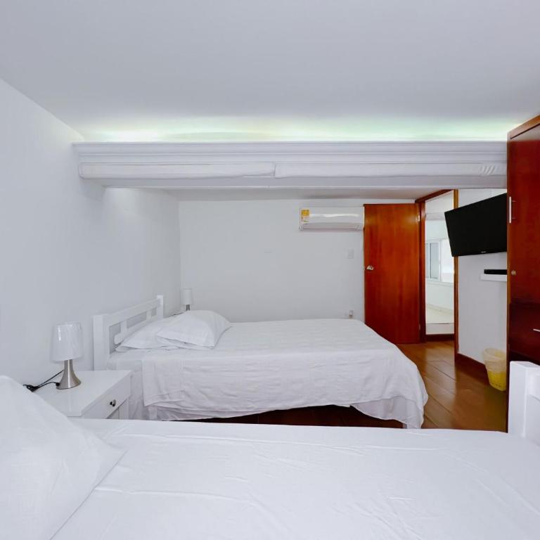 Charming three-bedroom apartment located in the historic walled city center of Cartagena - Three-Bedroom Apartment - 21