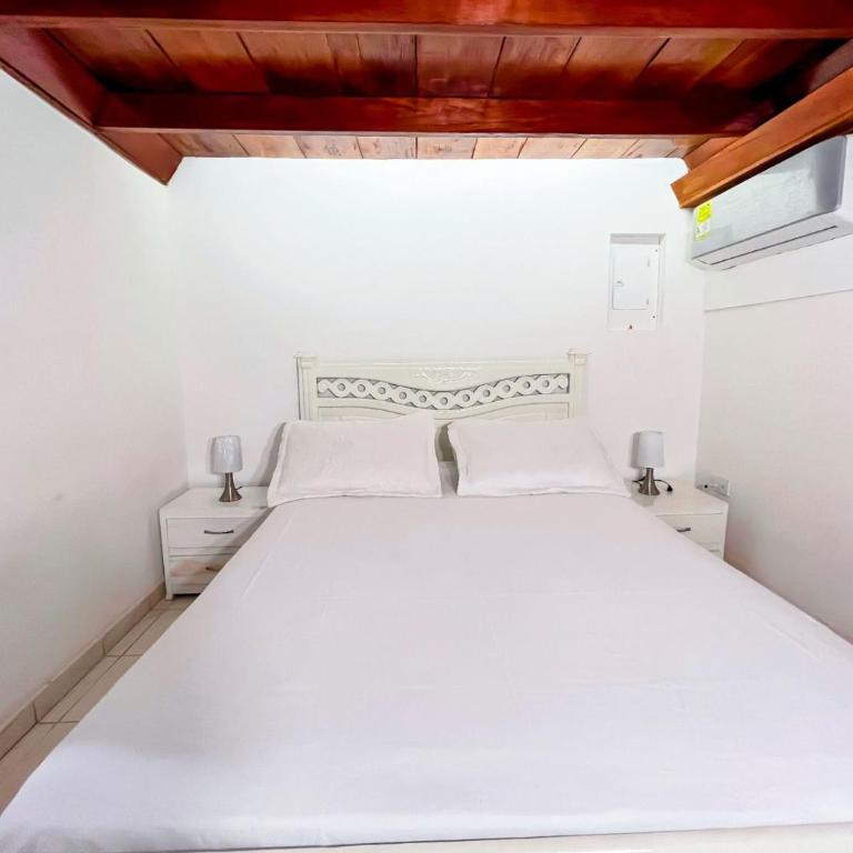Charming three-bedroom apartment located in the historic walled city center of Cartagena - Three-Bedroom Apartment - 25