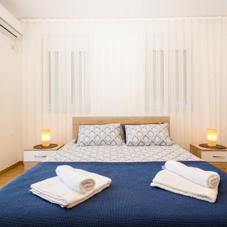 Monika's Seaview Apartment 2 - Two-Bedroom Apartment - 3
