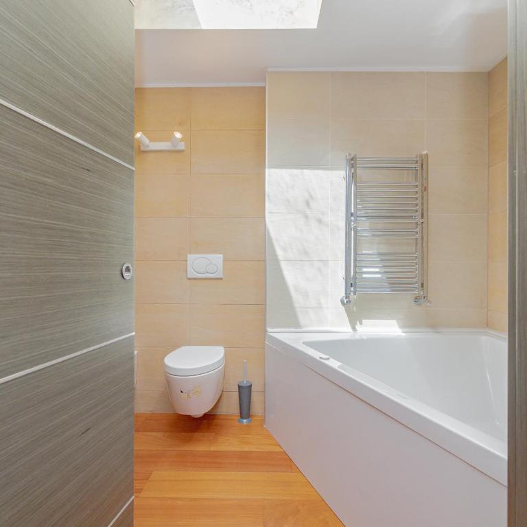 Spacious 180 Luxury Milan Apartment with 3 Bedrooms, 3 Baths & Jacuzzi Bocconi Campus - Appartamento con 3 Camere da Letto - 4