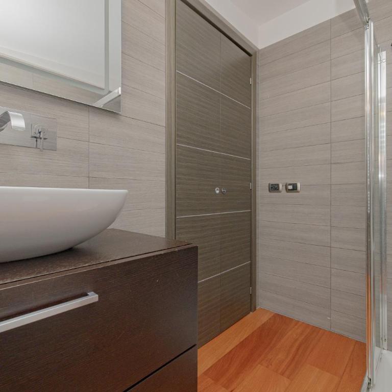 Spacious 180 Luxury Milan Apartment with 3 Bedrooms, 3 Baths & Jacuzzi Bocconi Campus - Appartamento con 3 Camere da Letto - 15
