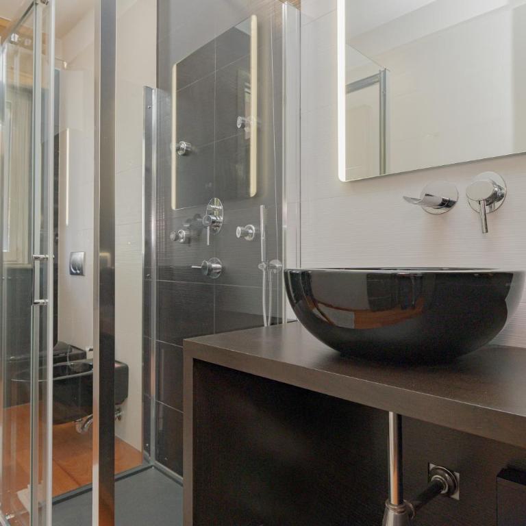 Spacious 180 Luxury Milan Apartment with 3 Bedrooms, 3 Baths & Jacuzzi Bocconi Campus - Appartamento con 3 Camere da Letto - 71