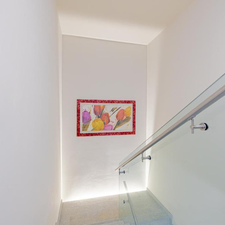Spacious 180 Luxury Milan Apartment with 3 Bedrooms, 3 Baths & Jacuzzi Bocconi Campus - Appartamento con 3 Camere da Letto - 90