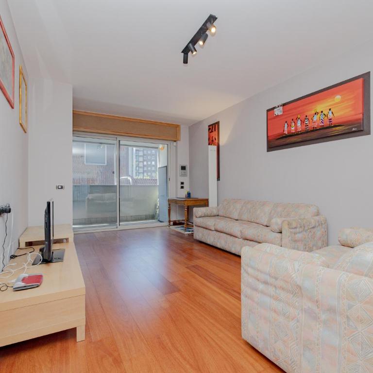 Spacious 180 Luxury Milan Apartment with 3 Bedrooms, 3 Baths & Jacuzzi Bocconi Campus - Appartamento con 3 Camere da Letto - 97