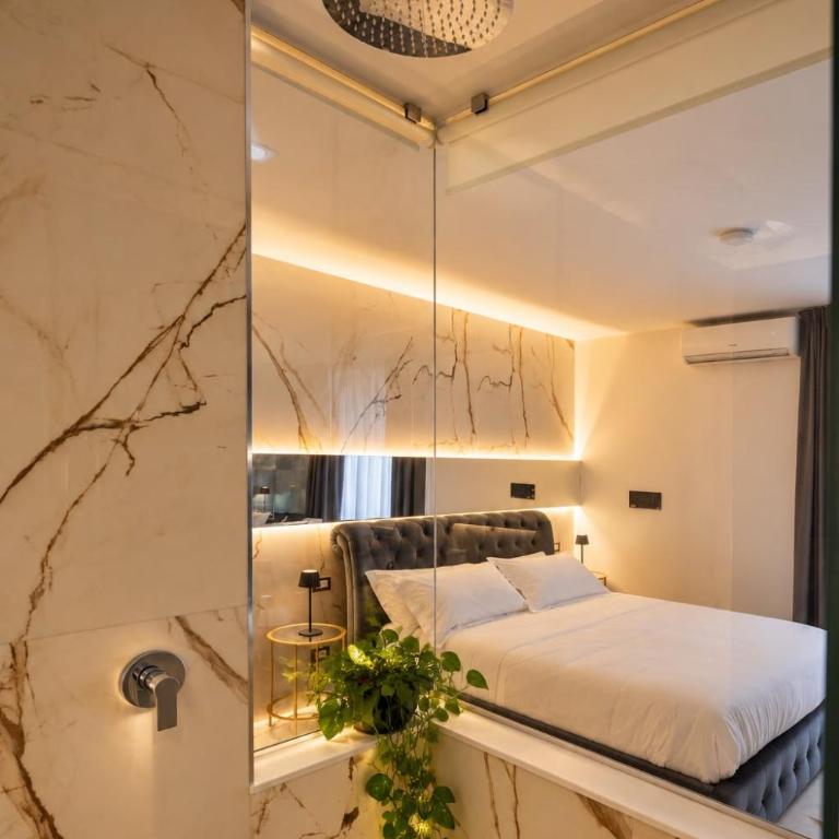 BELLINI JACUZZI SUITE Catania - Camera Queen con Balcone - 9