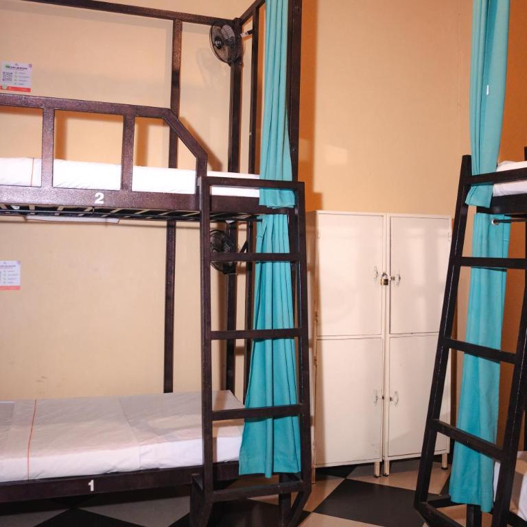 La Brisa Loca Hostel - Cama en habitación compartida mixta de 4 camas - 4