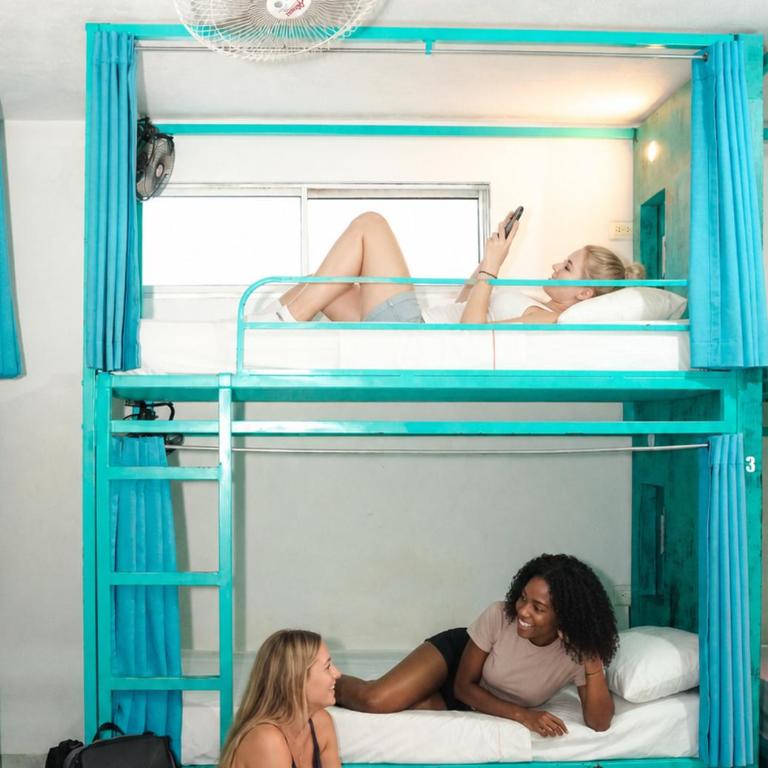 La Brisa Loca Hostel - Cama en habitación compartida mixta de 8 camas - 2