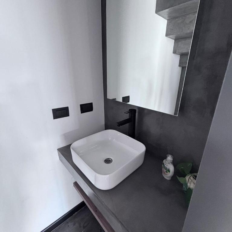 Hermoso Dúplex Premium Lejos del Ruido Cerca de todo - Con Pileta y Cochera Privada - Two-Bedroom House - 11