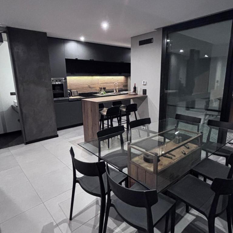 Hermoso Dúplex Premium Lejos del Ruido Cerca de todo - Con Pileta y Cochera Privada - Two-Bedroom House - 19
