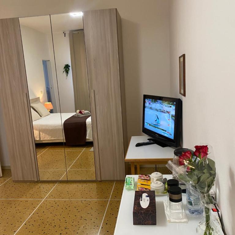 Casa Gobetti-Bologna Centrale - Camera Matrimoniale con Bagno Privato - 21