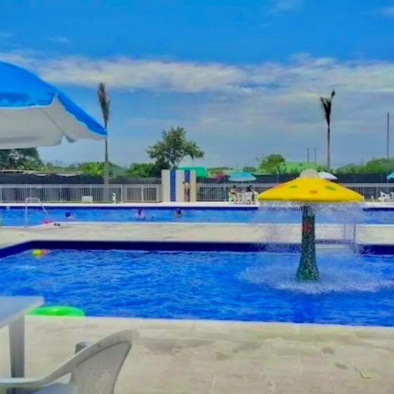 APARTAMENTO CON PISCINA y AIRE ACONDICIONADO EN RICAURTE - Apartamento de 2 dormitorios - 3
