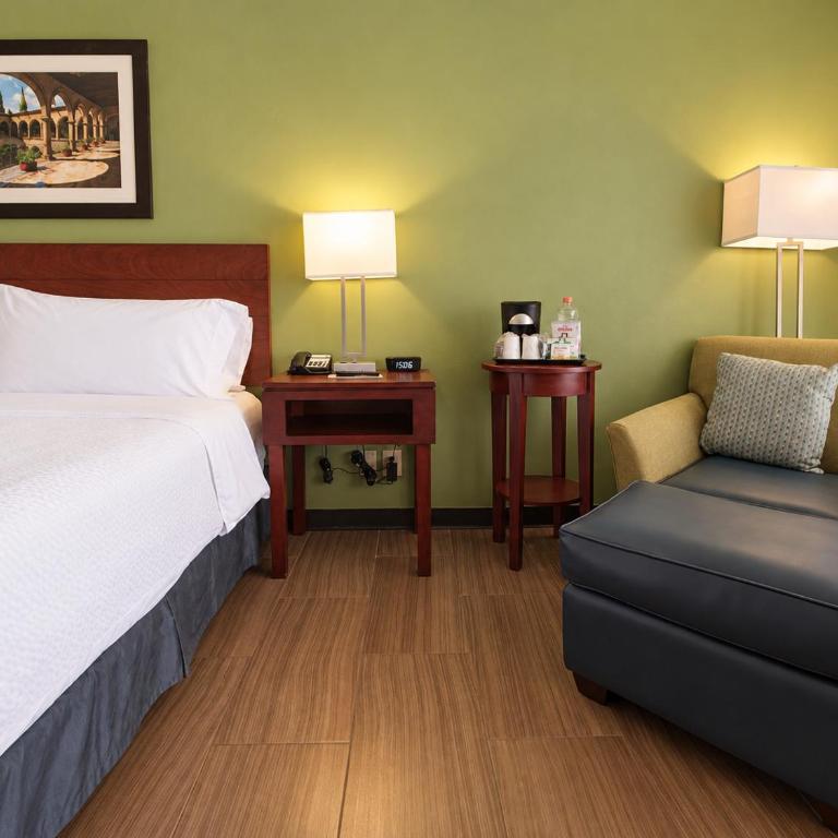 Holiday Inn Express Guadalajara Aeropuerto by IHG - Habitación Estándar - Cama extragrande - 4