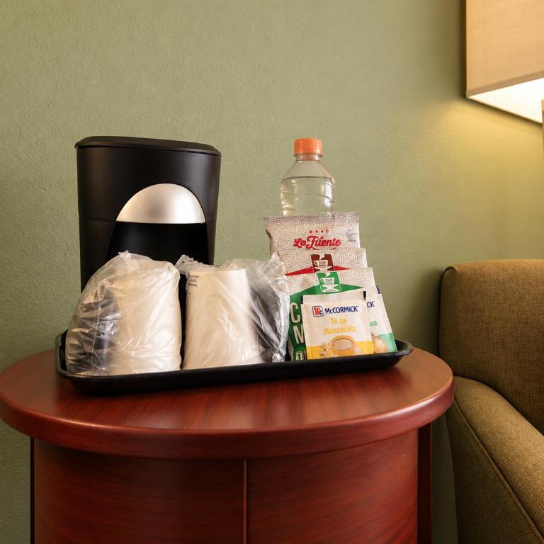 Holiday Inn Express Guadalajara Aeropuerto by IHG - Habitación Estándar - 4