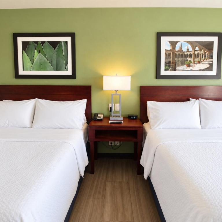 Holiday Inn Express Guadalajara Aeropuerto by IHG - Habitación con 2 camas grandes - 7