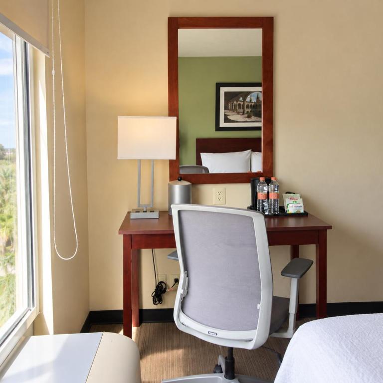 Holiday Inn Express Guadalajara Aeropuerto by IHG - Habitación con 2 camas grandes - 5